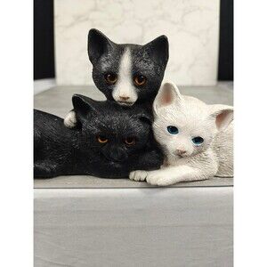 Vintage Cats Kittens Trio Corner Shelf Sitter / Wall Hanger Figurine 1994